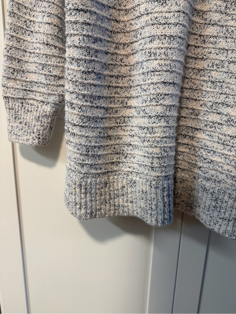 Old Navy Oversized  100% Cotton Cream and Blue Marled V-Neck Pullover Sweater - Picture 4 of 7